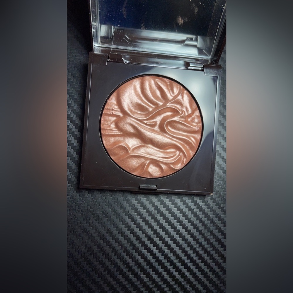 Laura Mercier Face Illuminator